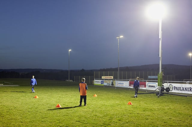 Mobiles Flutlicht als Beleuchtungsl&ouml;sung f&uuml;r den Sport | K&uuml;bler Sport