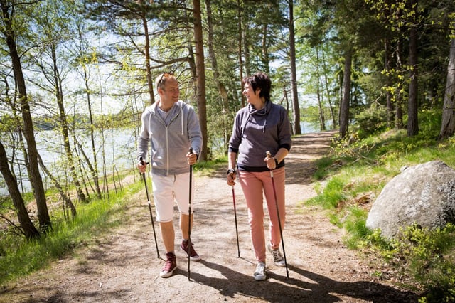 Nordic Walking: Ausdauertraining in der Natur | K&uuml;bler Sport