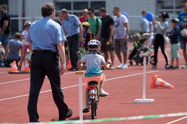 Sicher auf zwei R&auml;dern: So l&auml;uft die Radfahrpr&uuml;fung ab | K&uuml;bler Sport