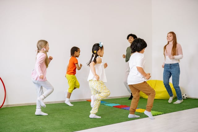 11 tierische Bewegungsspiele f&uuml;r Kindergruppen | K&uuml;bler Sport