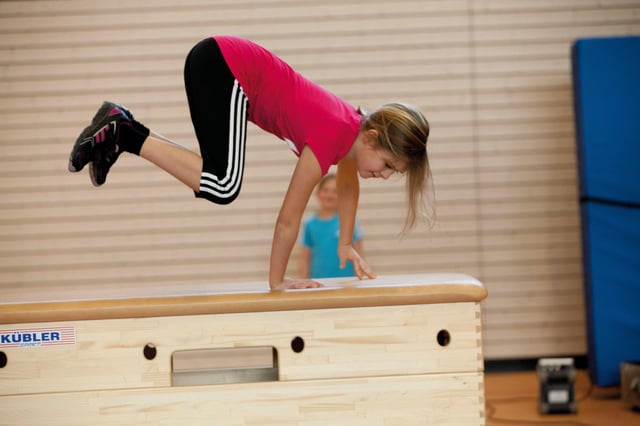 Turnger&auml;te f&uuml;r Kinder &ndash; Merkmale der Kids-Version | K&uuml;bler Sport