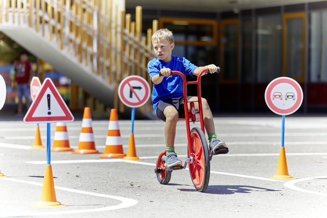Kindliche Verkehrs- und Mobilit&auml;tserziehung mit Kinderfahrzeugen | K&uuml;bler Sport