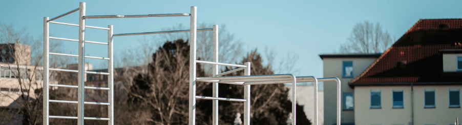 Fitnessgeräte für effektives Körpergewichtstraining mit Calisthenics-Geräten