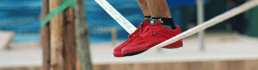 Vielseitig einsetzbare Slackline für Schule, Verein und Freizeit – ideal zur Schulung von Gleichgewicht, Stabilität und Körperspannung.