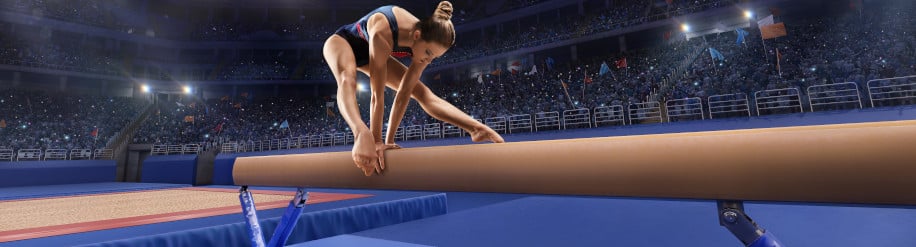 Frau turnt auf einem Schwebebalken in einer Wettkampfarena