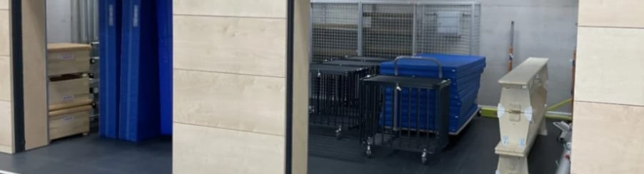 Matten Aufbewahrung in einer Sporthalle