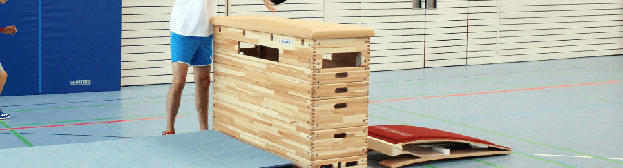 Vielseitiger Turnkasten aus Holz für Sporthallen und Heimgebrauch