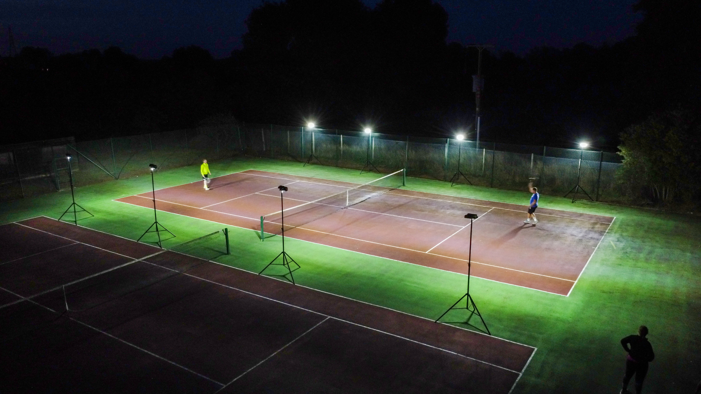 Ritelite Lichtsysteme im Einsatz auf einem Tennisplatz