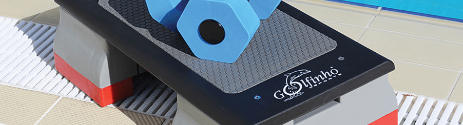 Aqua-Stepper im Schwimmbad für sichere und effektive Aquafitness-Übungen