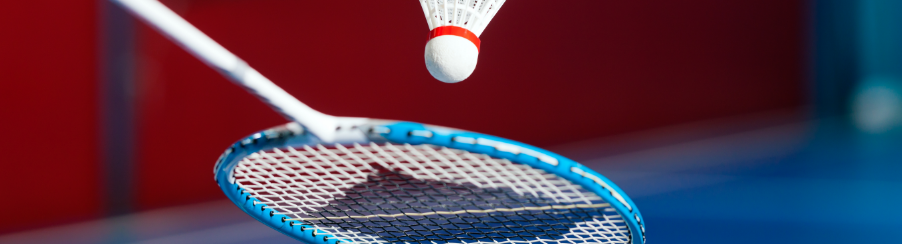 Badmintonschläger verschiedener Ausführungen für Training, Mannschaftssport und Freizeit im Einsatz