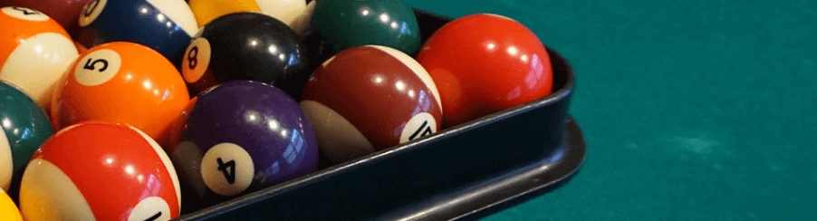 Billardshop für Freizeitspielerinnen und Freizeitspieler mit Billardtischen, Queues und Zubehör