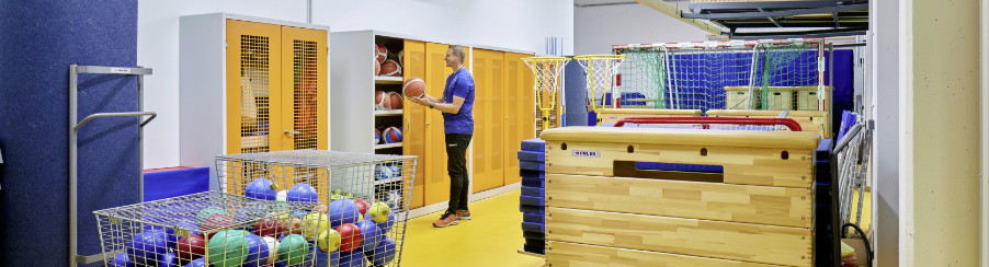 Abbildung eines Sportschranks für die professionelle Ausstattung von Sportanlagen und Umkleideräumen