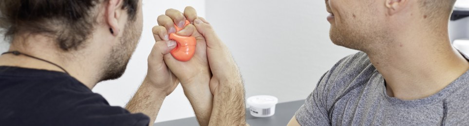 Verschiedene Therapieknete mit unterschiedlichen Härtegraden für den professionellen Therapiebedarf