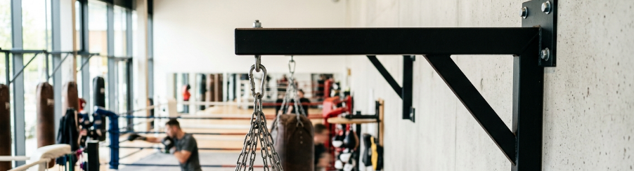 Stabile Wandhalterung zur Befestigung eines Boxsacks für Kampfsporttraining