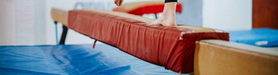 Turnbalken mit Polster zur Laufflächenerweiterung